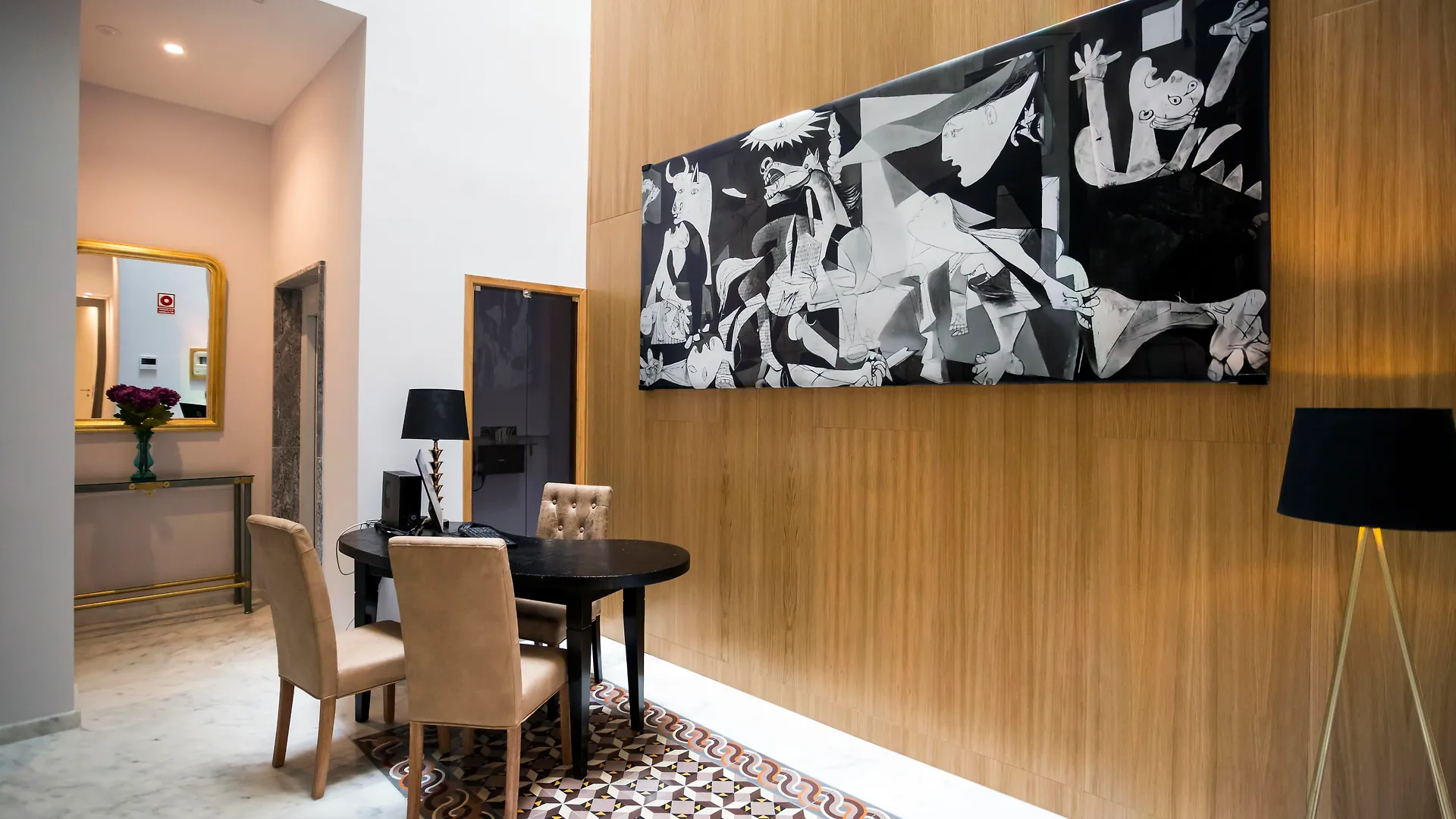 Casa De La Merced Suites Malaga Apartment